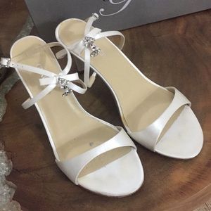 Grace White Satin Rhinestone Heels sz 9
